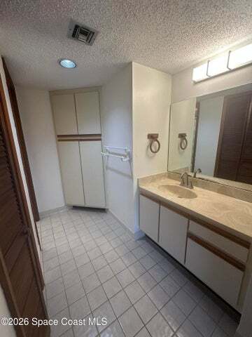 Building Photo - 1600 Woodland Dr
