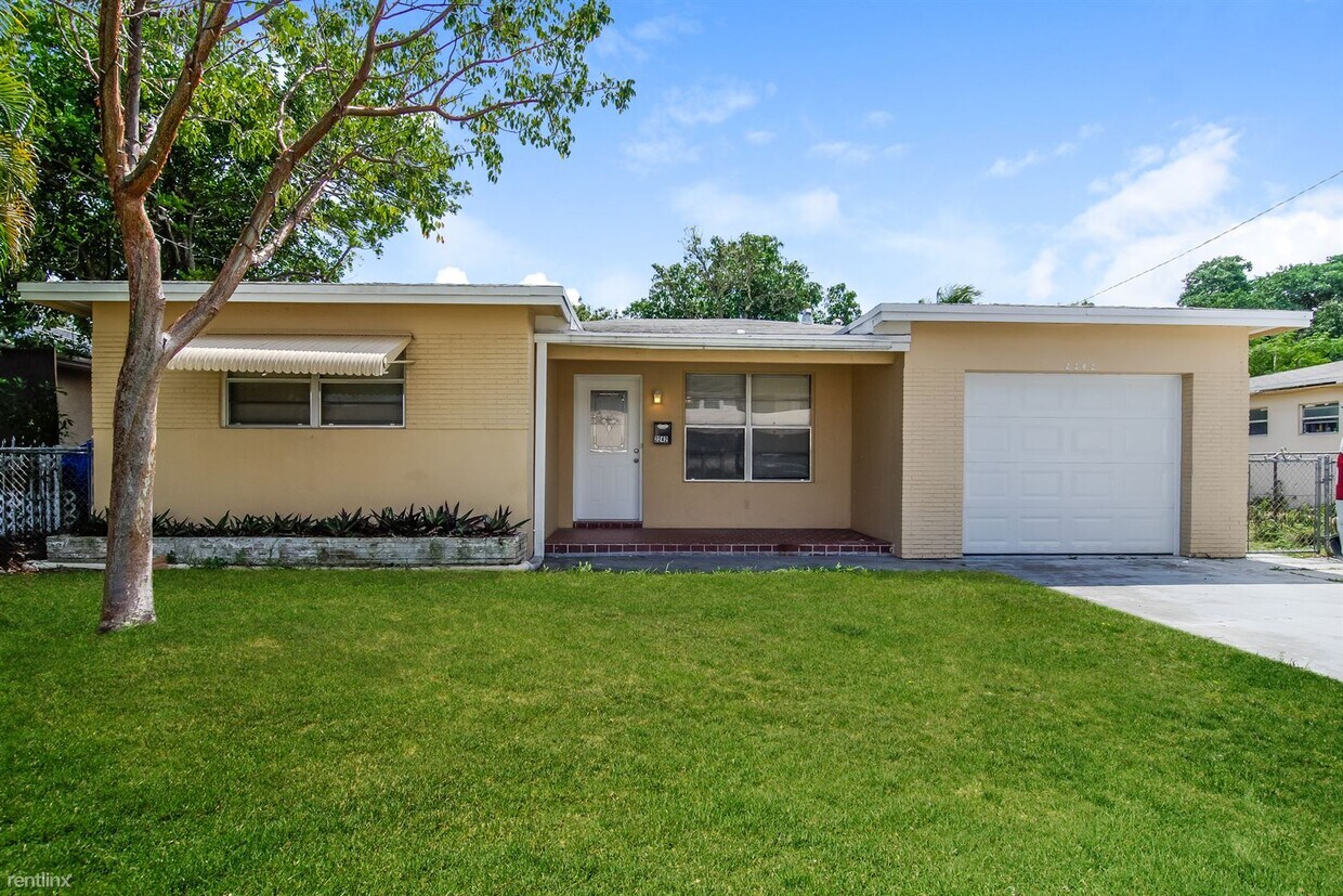 Foto principal - 2 br, 2 bath House - 2242 Washington St