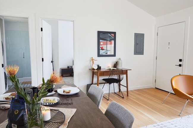 Building Photo - 908 Everett St.