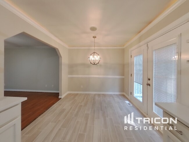 Building Photo - 8807 Dundee Dr
