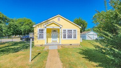 Building Photo - 110 Suggs St