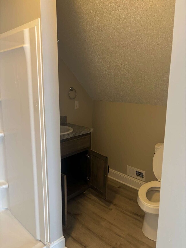 Building Photo - UNIQUE !  3-Bed Home with Scenic Views in ...