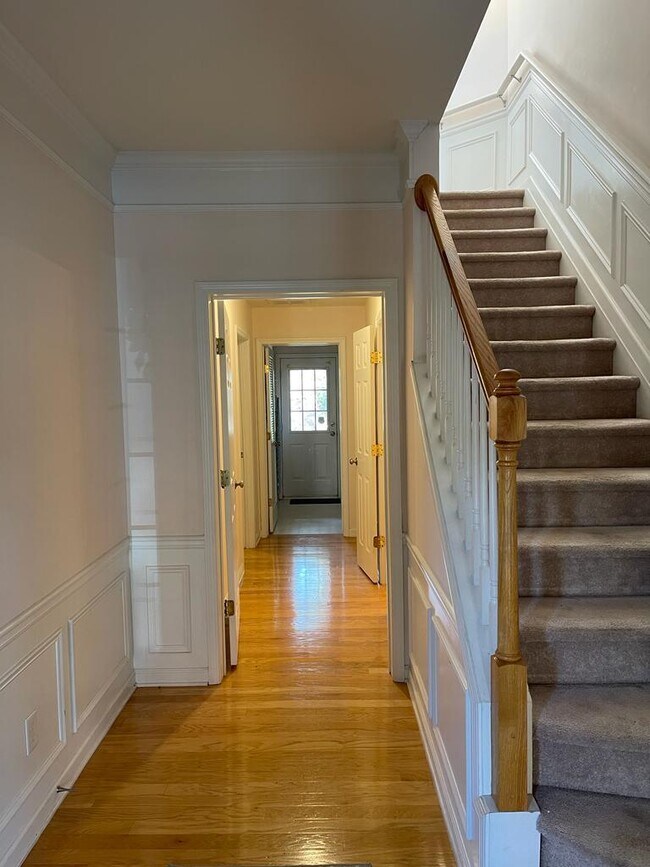 Building Photo - 2018 Merrimont Way
