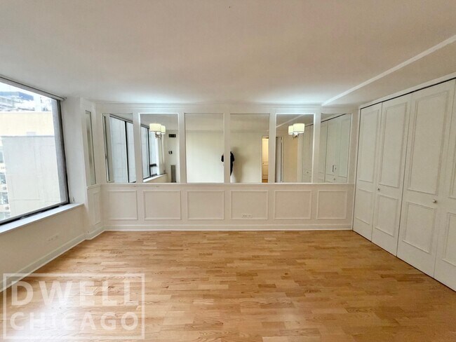 Foto del edificio - 233 E Erie St