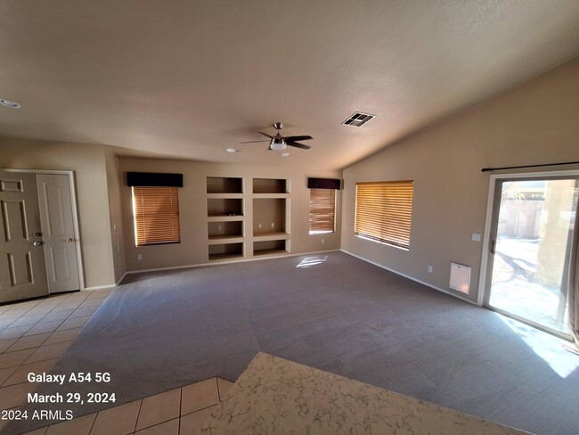 Foto del edificio - 9205 W Lone Cactus Dr