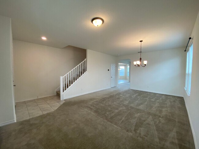 Building Photo - EDGEBROOK