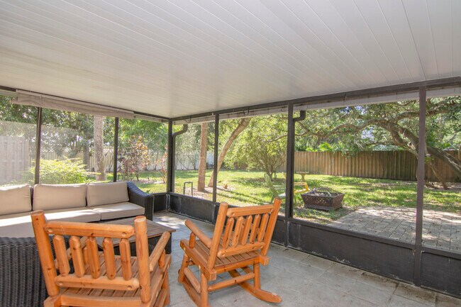 Foto del edificio - 915 Marigold Ln