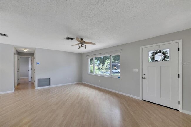 Building Photo - 2127 Scotland Dr