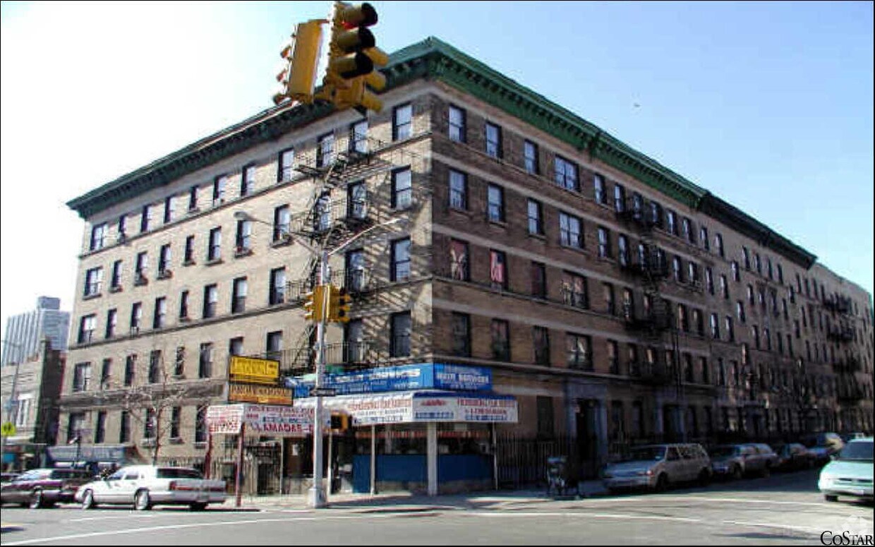 Building Photo - 552 W 184th St