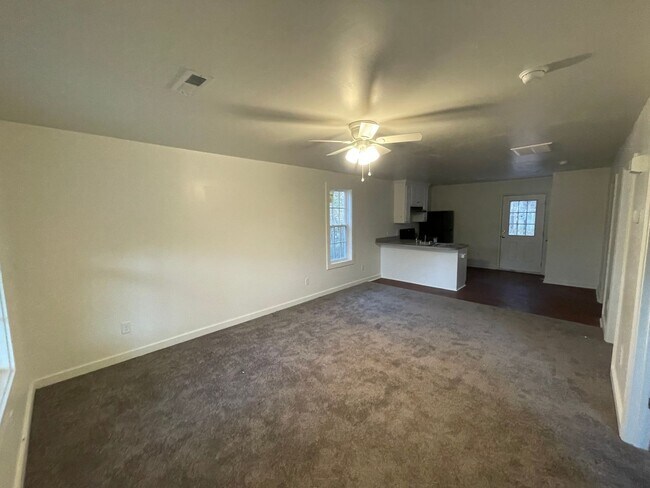 Foto del edificio - 1700 Norwood Dr N