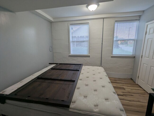 Foto del edificio - Beautifully renovated 3 bedroom furnished ...