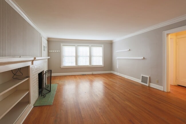 Building Photo - Spacious & Updated in Brookside! ALL appliances included!