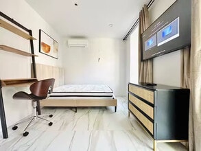 Building Photo - Furnished room/NOT APARTMENT