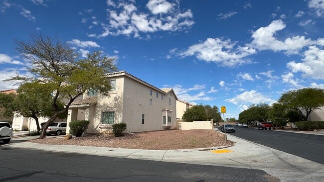 Foto del edificio - 8894 Houston Ridge Ave