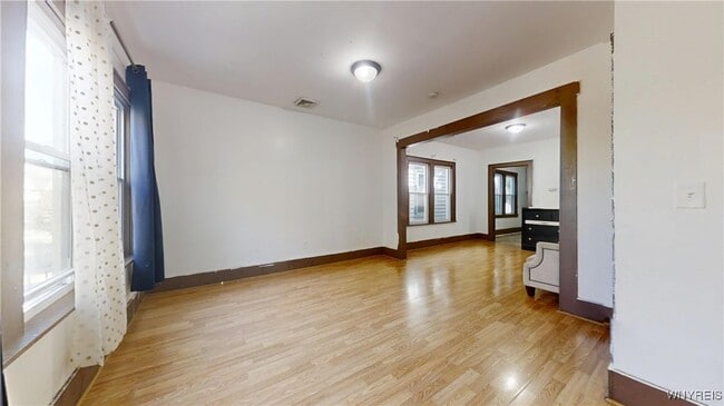 Building Photo - 173 Grote St
