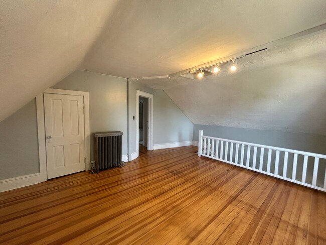 Building Photo - 802 Grand CT Lease Only