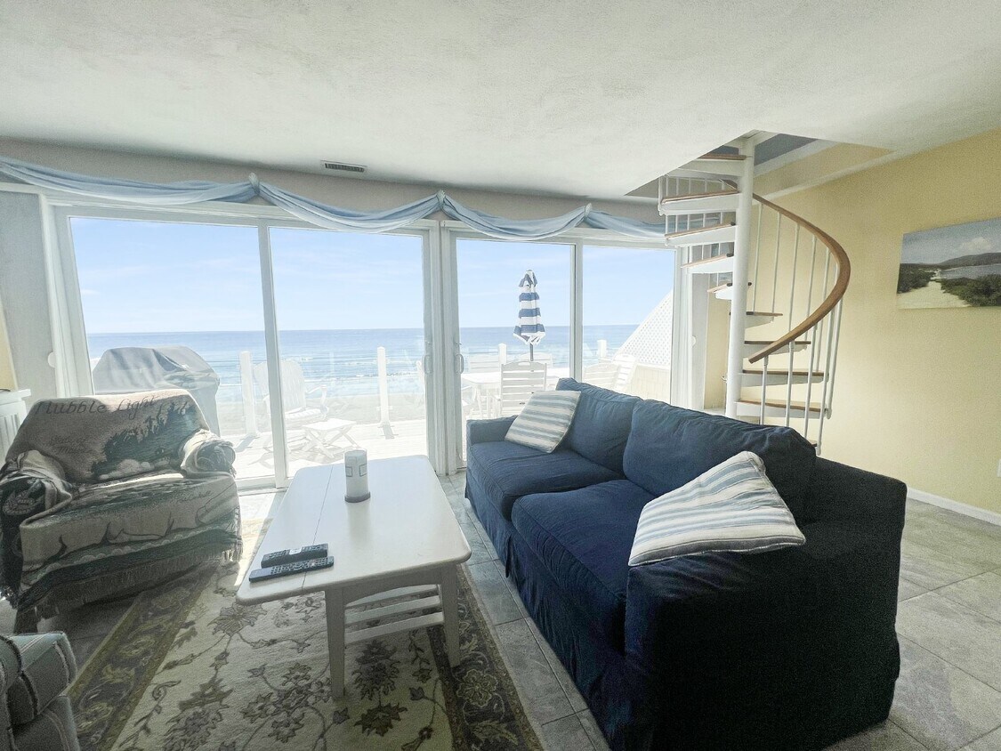 Foto principal - WINTER RENTAL Beach-front condo September ...