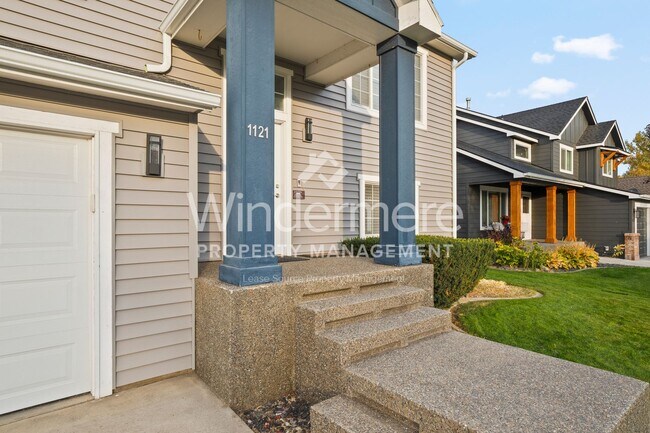 Foto del edificio - Beautiful 5 Bed 3 Bath in the heart of lib...