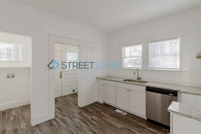 Foto del edificio - NOW OFFERING HALF OFF THE FIRST FULL MONTH...