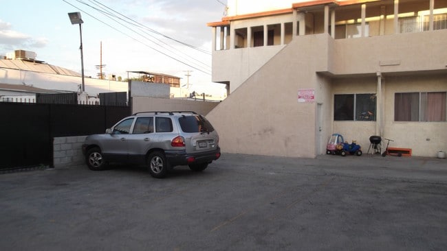 Building Photo - 1317 Arapahoe St