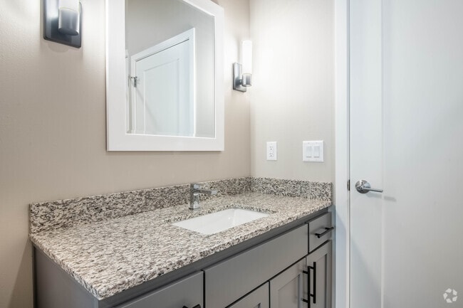 1BR, 1BA - 768SF - The Summit Residences