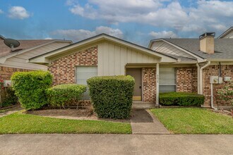Building Photo - 6638 Lexington Dr