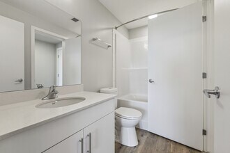 Building Photo - Evoke