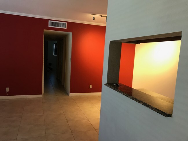 Entrada - 2020 NE 56th St