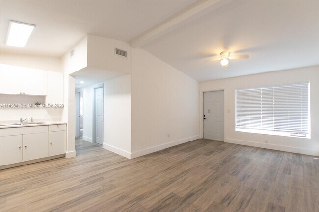 Foto del edificio - 916 SW 24th Ave