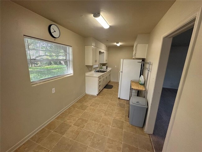 Building Photo - 918 Gloriosa Ave