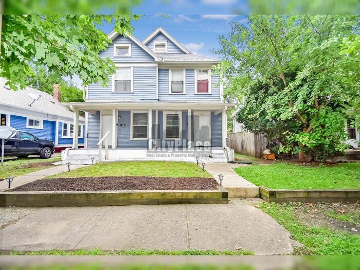 Primary Photo - 413 N Oxford St