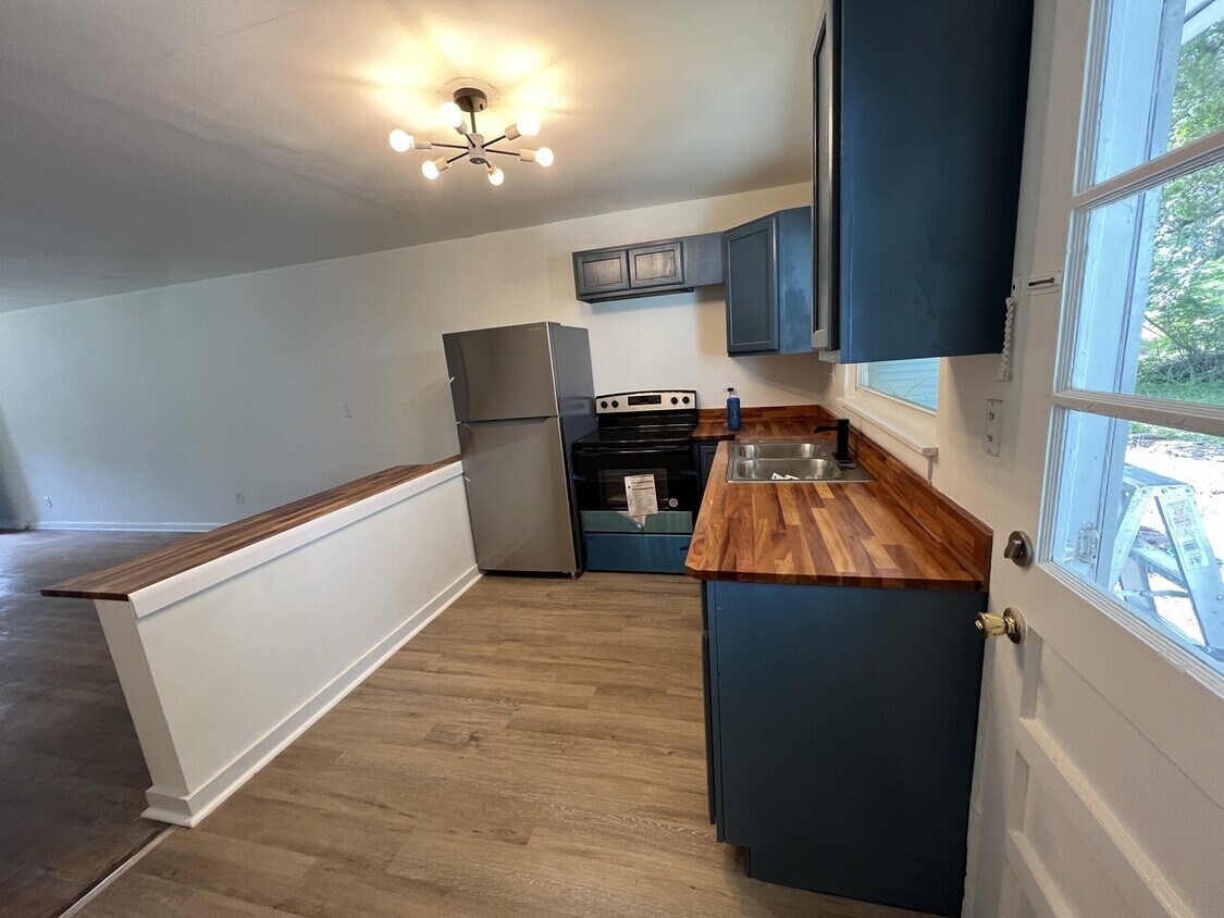 Building Photo - Basswood Dr (4905)