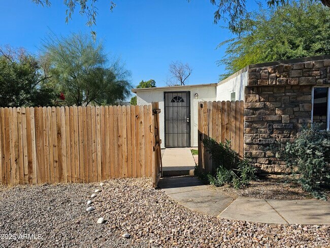 Foto del edificio - 18436 N 1st St