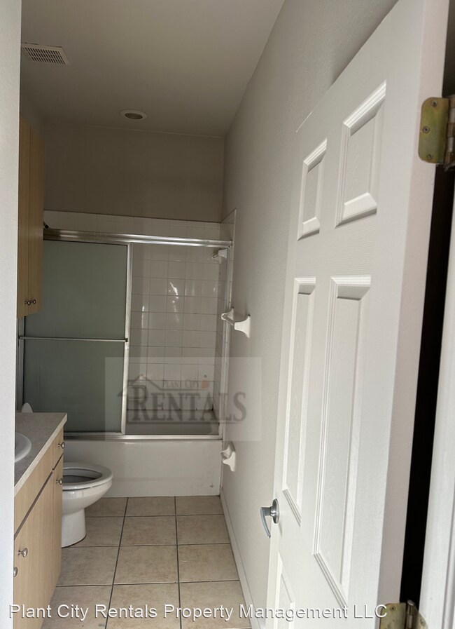 Building Photo - 3 br, 2.5 bath House - 3619 W. Reynolds St...