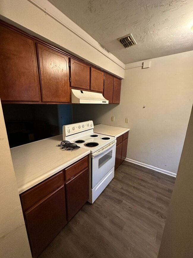 Building Photo - 3 bed 3 bath townhomes available Mid-July