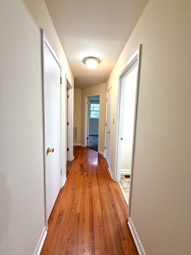 Building Photo - 221 Mills Dr