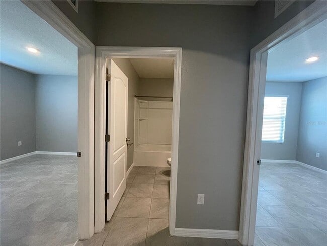 Building Photo - 3307 Summerdale Way