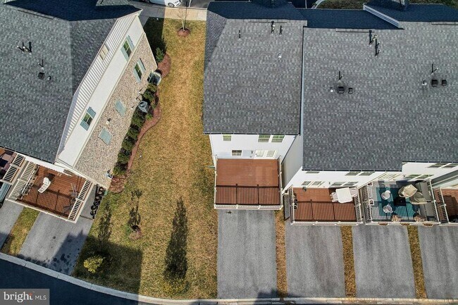 Foto del edificio - 5831 Pecking Stone St