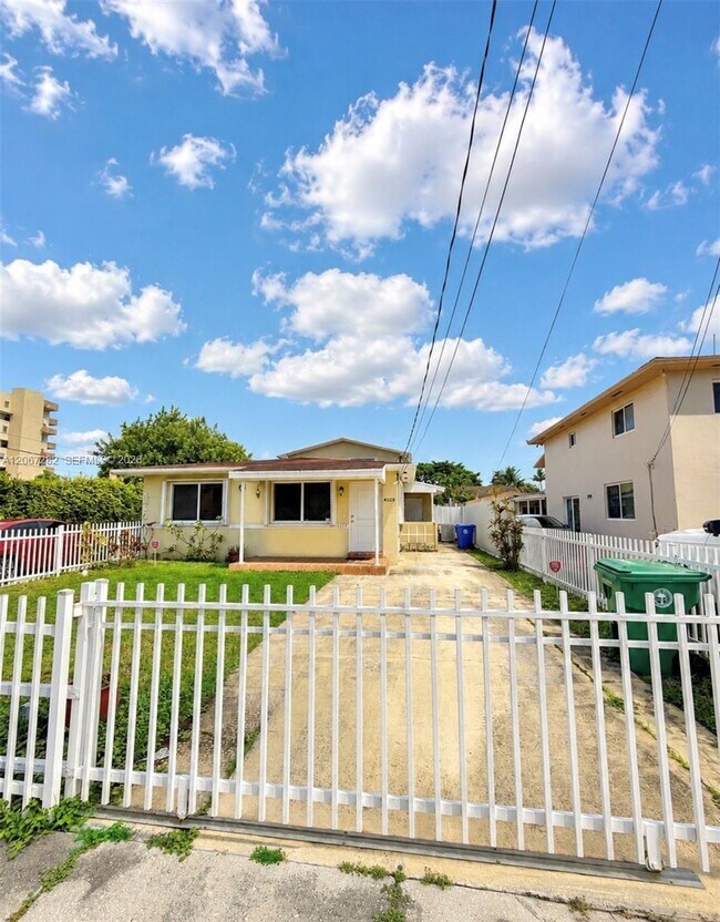 Foto del edificio - 4228 NW 4th St
