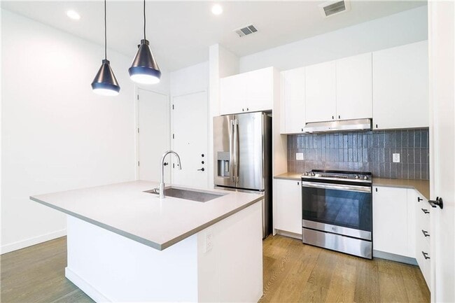 Building Photo - Incredible 2-Bedroom Condo at the Tyndall ...