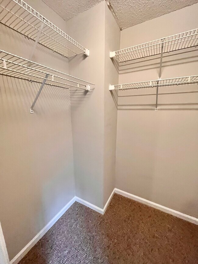 Foto del edificio - 638 Cobblestone Dr