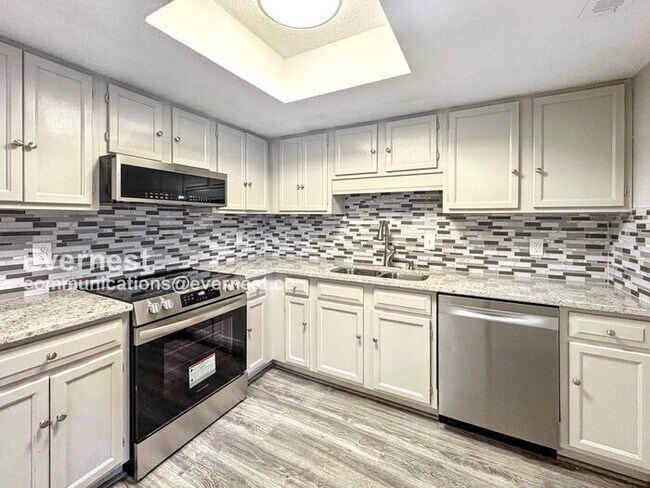 Building Photo - 1251 Magnolia Pl
