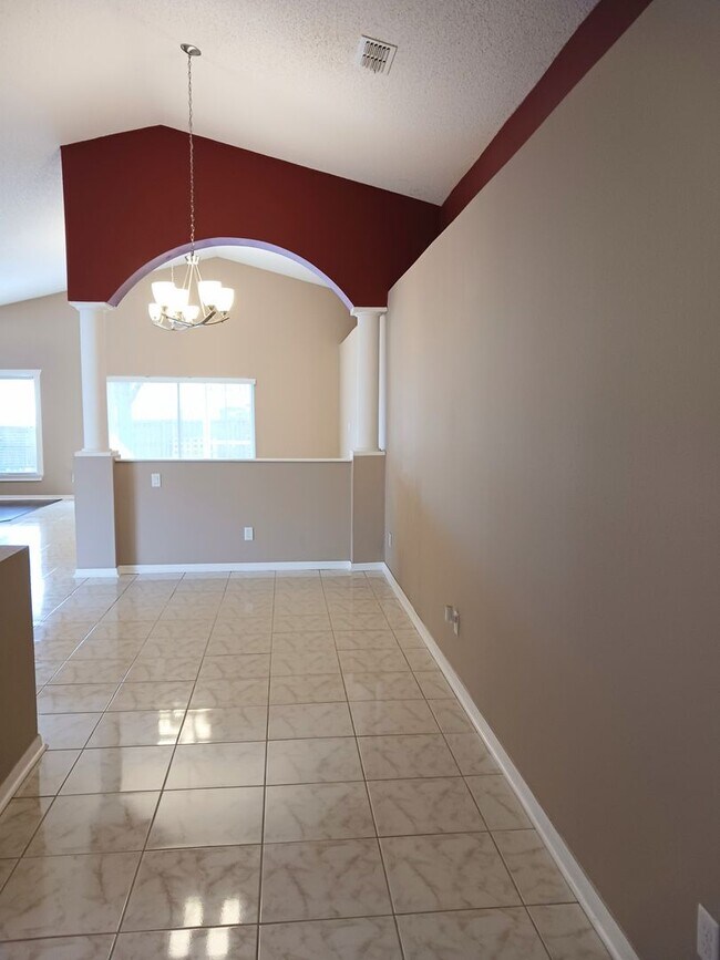 Building Photo - Home For Rent