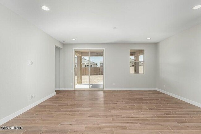 Foto del edificio - 17625 W Colter St