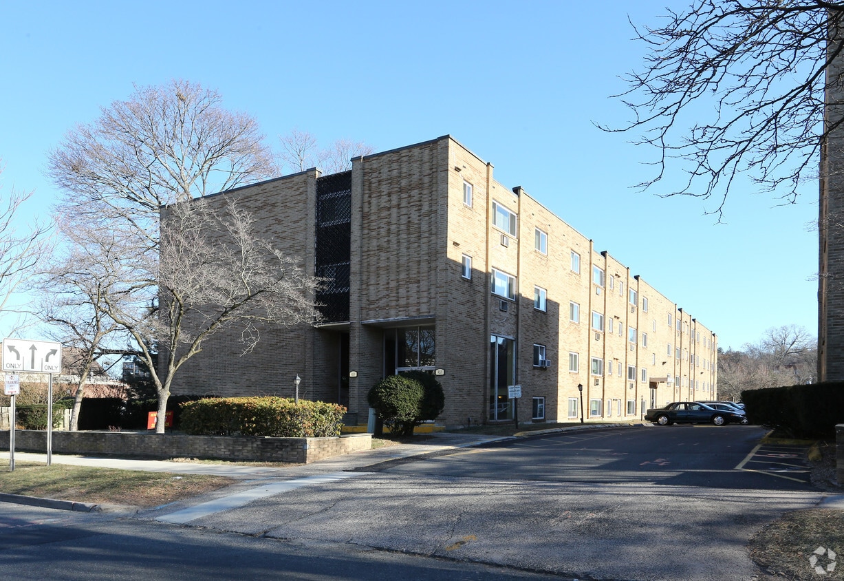 Heritage House Apartments in Meriden, CT