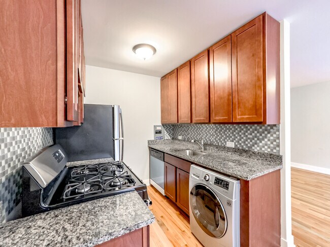 Foto del edificio - 510 W Briar Pl