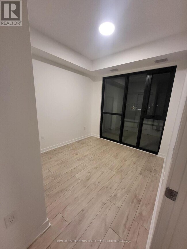 Photo du bâtiment - 720 Whitlock Ave