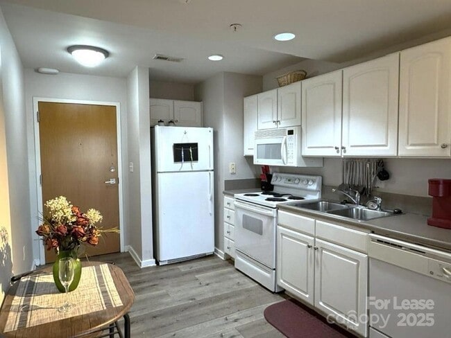 Foto del edificio - 715 N Church St