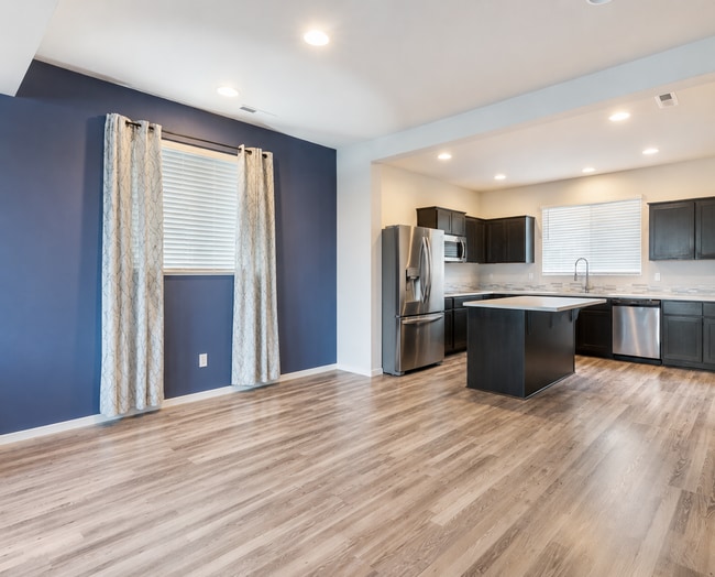 Building Photo - Lovely 4BD | 3.5 BA | Townhome in Highly Desirable North Bethany's The Crossings at Abbey Creek C...