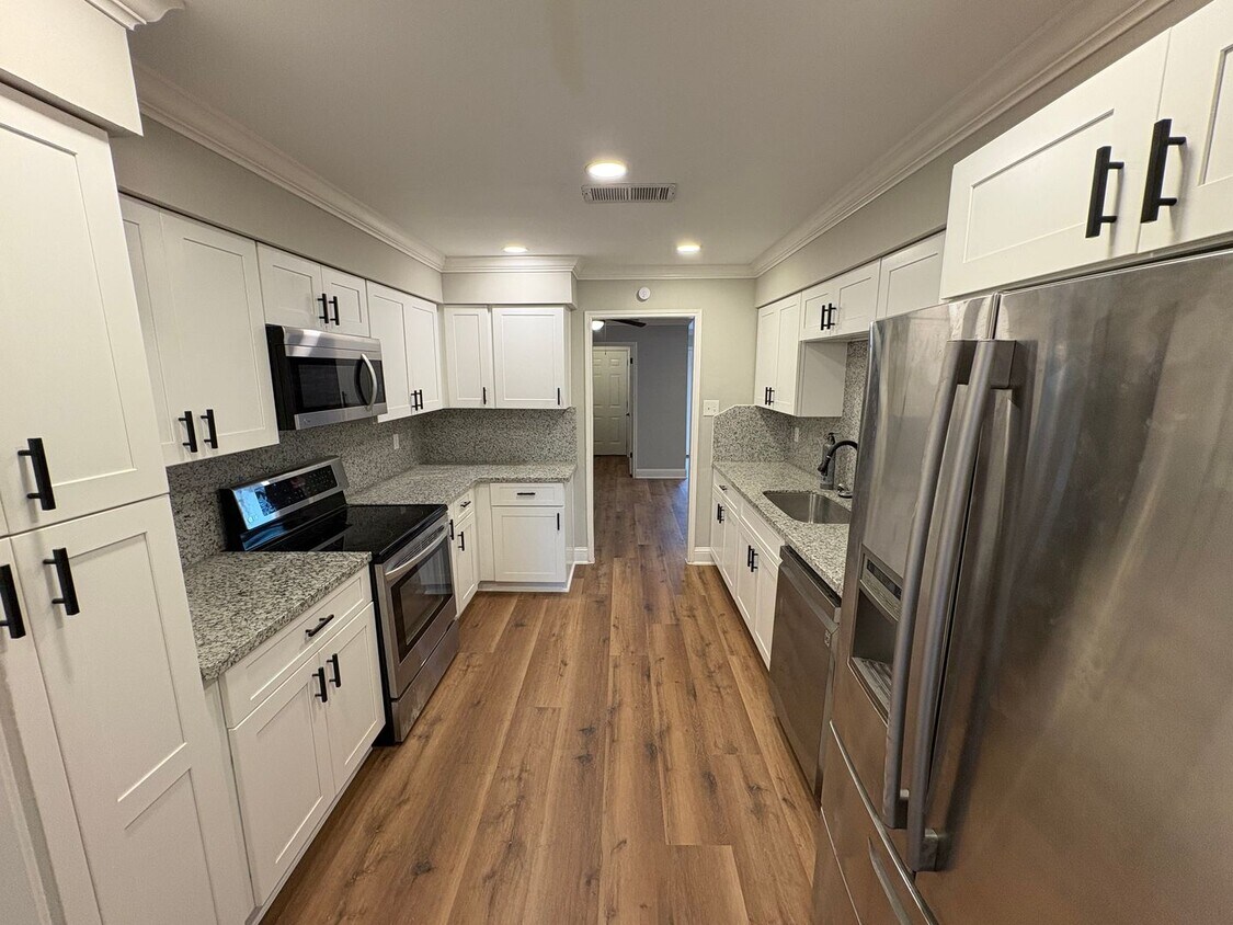 Totally redone 4 bedrooms townhouse. - Totally redone 4 bedrooms townhouse.